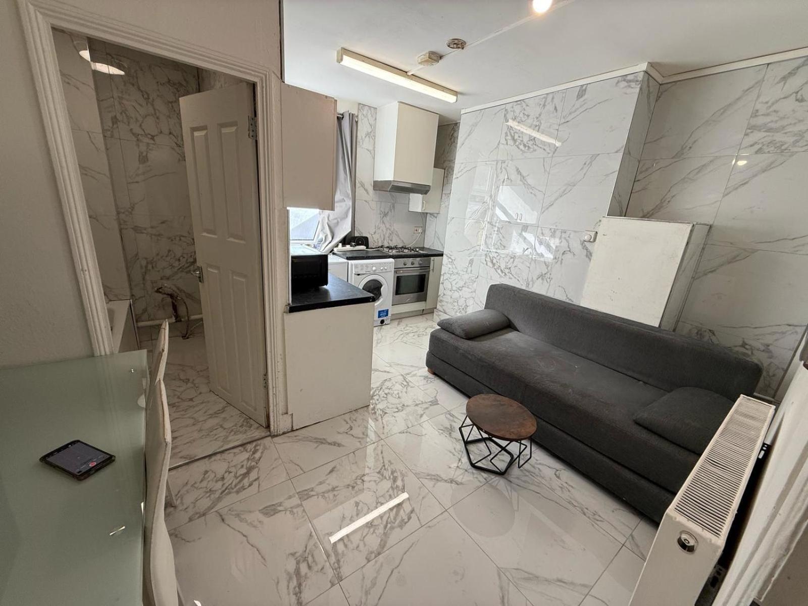 Ground Floor One Bedroom Flat Miles Apartment London