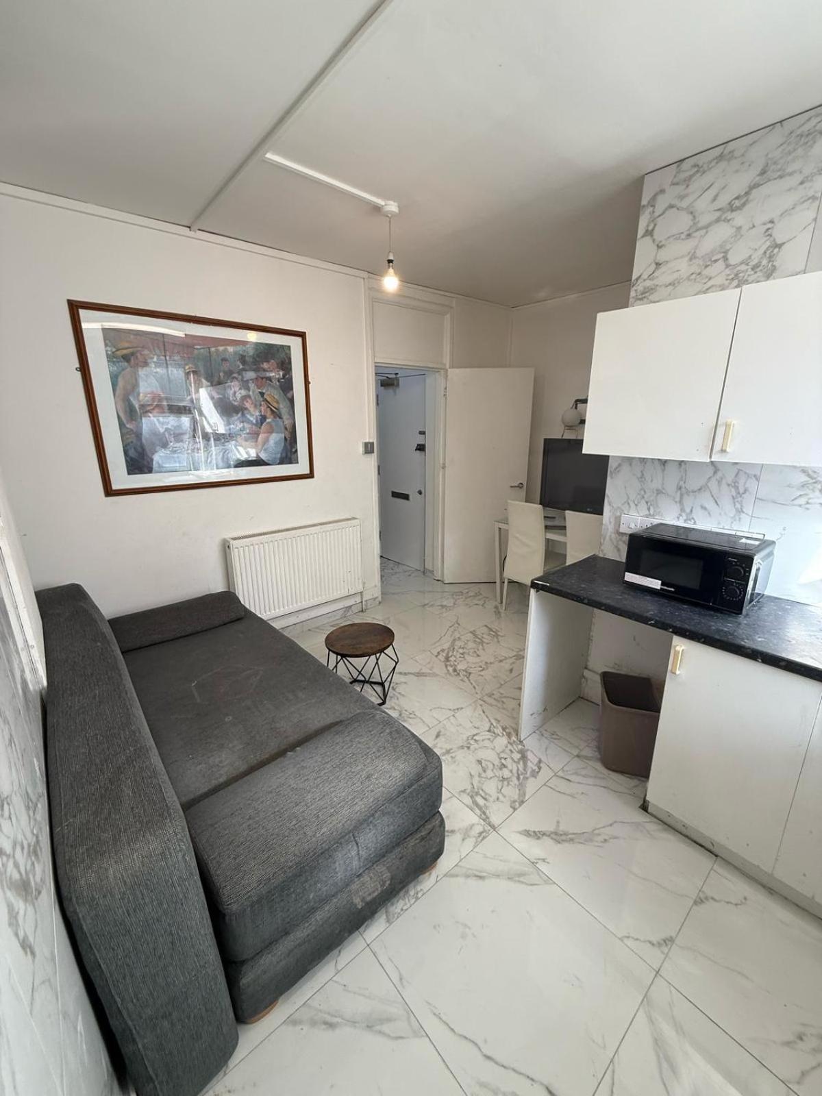 Apartment Ground Floor One Bedroom Flat Miles London